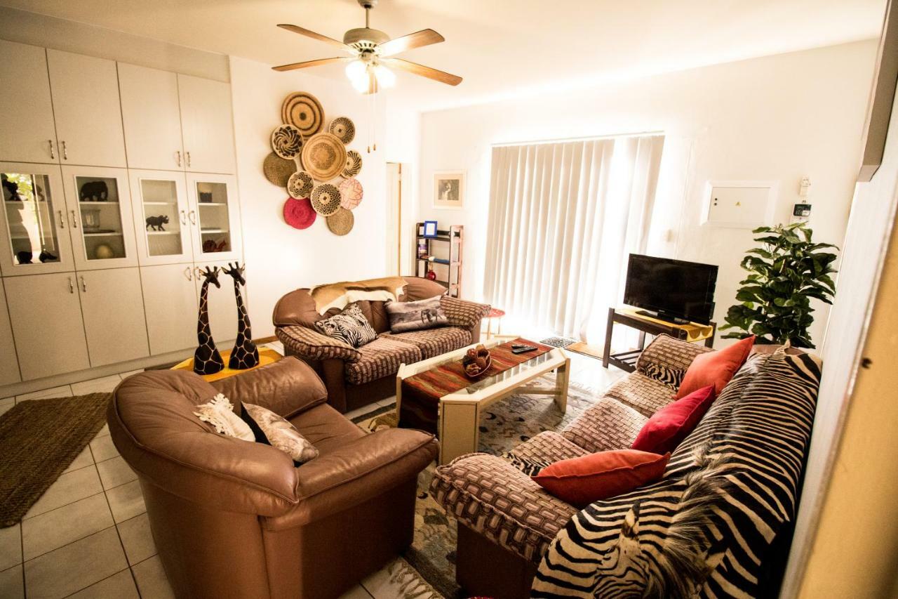 John-Lou'S One-Bedroom Apartment ويندهوك المظهر الخارجي الصورة