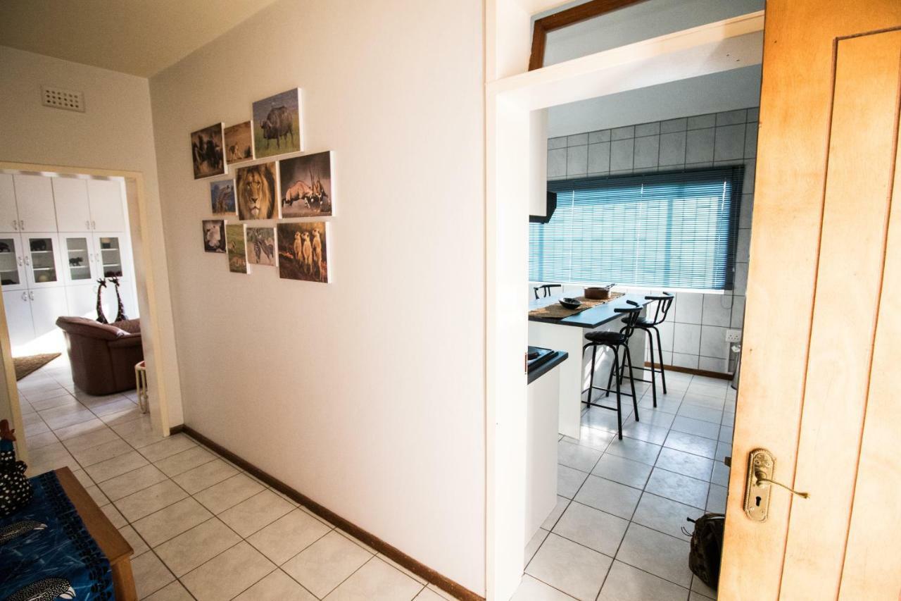John-Lou'S One-Bedroom Apartment ويندهوك المظهر الخارجي الصورة